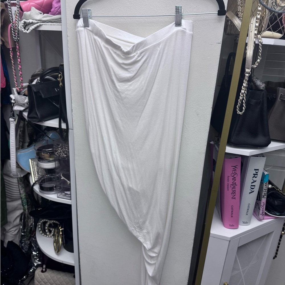 Trendmates Elegant Cream Skirt